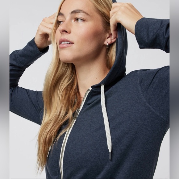 Vuori Halo Performance Hoodie 2.0 - Picture 2 of 4